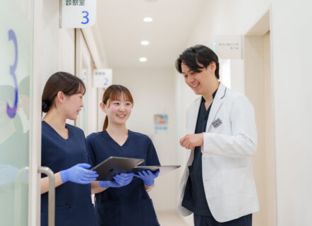 常勤の受付補助・歯科助手を募集しています。